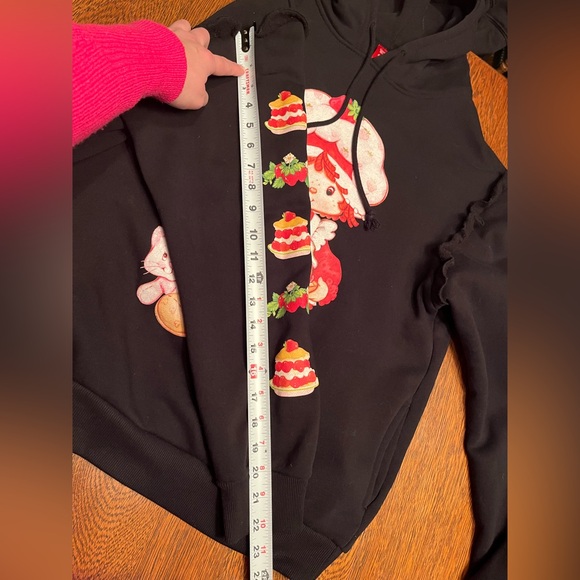 Cakeworthy x Strawberry Shortcake Ruffle Hoodie Black - Size M 🍓 - Picture 16 of 16